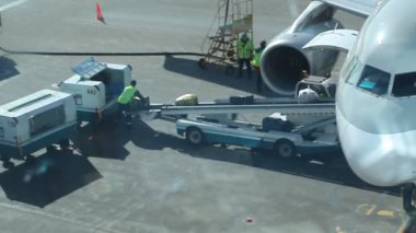 Havaalanında arabalar