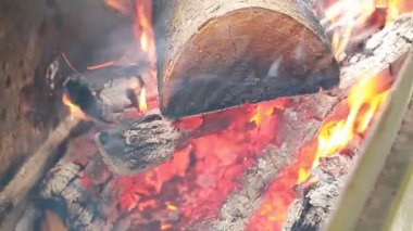 yangında yanan odun