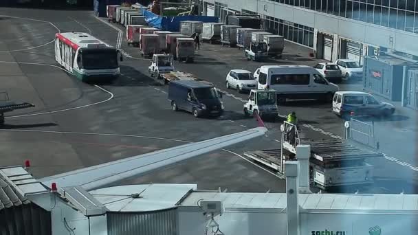 Carros no aeroporto — Vídeo de Stock