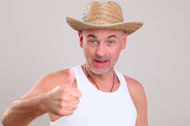 Şapkalı erkek çiftçi köylü