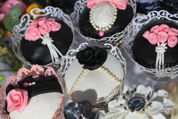 Pasteles de boda y cupcakes —  Fotos de Stock