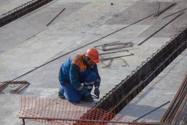 İnşaat alanında çalışan işçiler