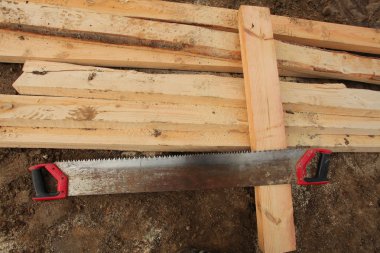 El testere ve ahşap panoları