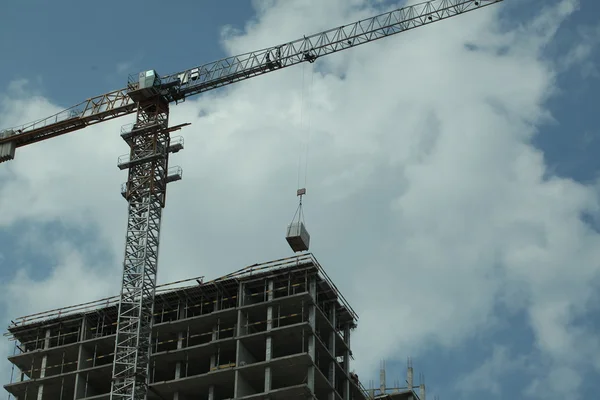 Construcción del edificio de apartamentos de hormigón —  Fotos de Stock