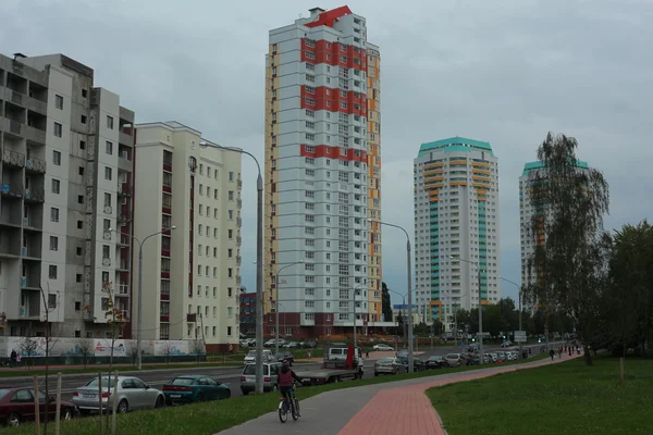 Nuevo edificio de apartamentos moderno —  Fotos de Stock