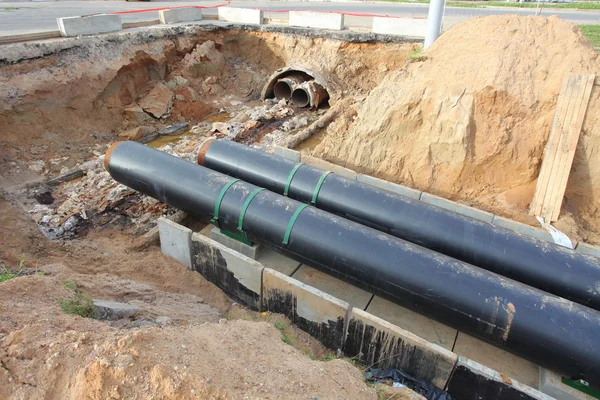 Leidingen voor water in de trog — Stockfoto