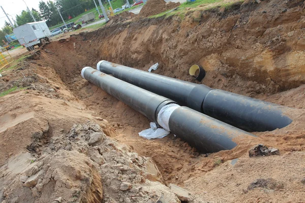 Leidingen voor water in een greppel — Stockfoto