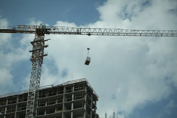 Construcción del edificio de apartamentos de hormigón — Foto de Stock