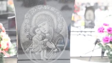 Mezar taşları üzerinde yerel mezarlığı