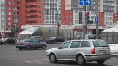 Kırmızı trafik ışığı işaret verdiğimde araba durdu