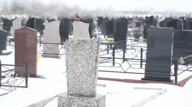 Mezar taşları üzerinde yerel mezarlığı