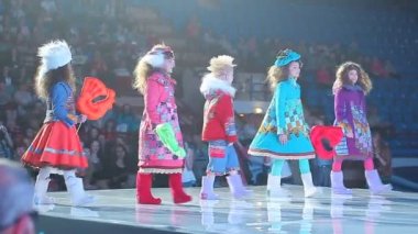 Çocuk moda defilesi