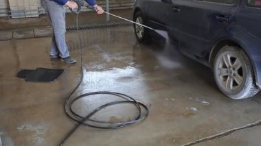 Oto yıkama su spreyi ile