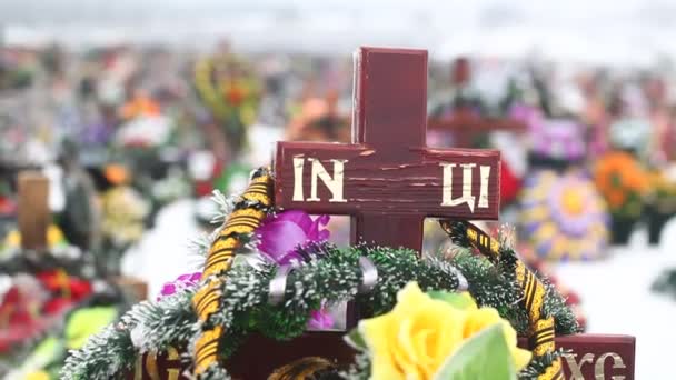 Wreaths on local cemetery — Stock Video