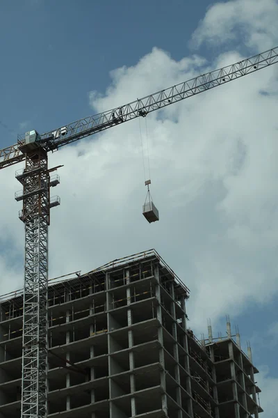 Construction site of multistorey building — Stock Photo, Image