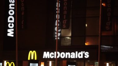 McDonalds Restoran gece