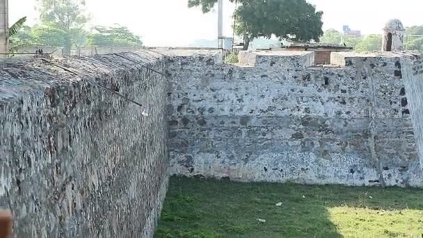 Muralla fortaleza de piedra — Vídeos de Stock