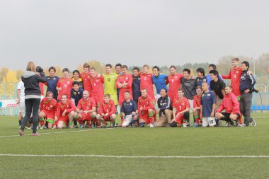 Dostça bir futbol maçı spor arasında Japonya ve Beyaz Rusya Gazeteciler. Minsk, Eylül 2013