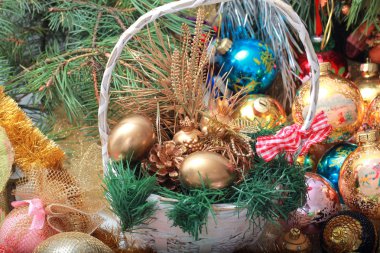 Kalkık Noel süslemeleri ile