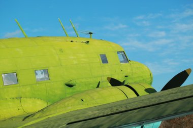 Yeşil eski Sovyet uçak