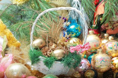 Kalkık Noel süslemeleri ile