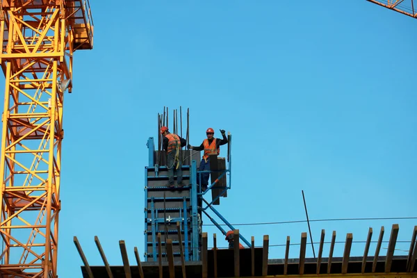 Workers working on construction site — Stock Photo, Image