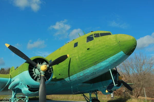 Green old Soviet plane — Stock Photo, Image