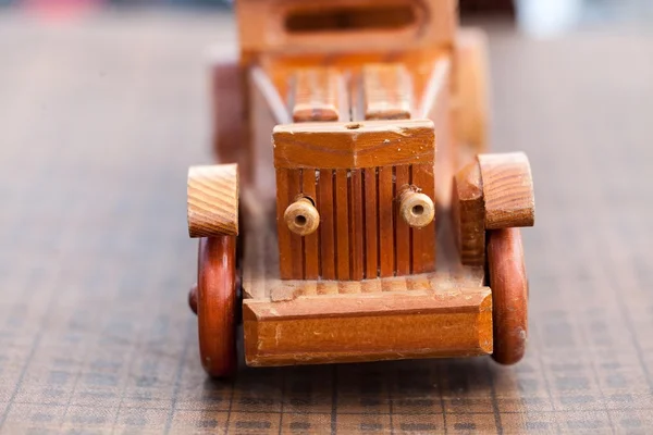 Carro retro de brinquedo de madeira — Fotografia de Stock