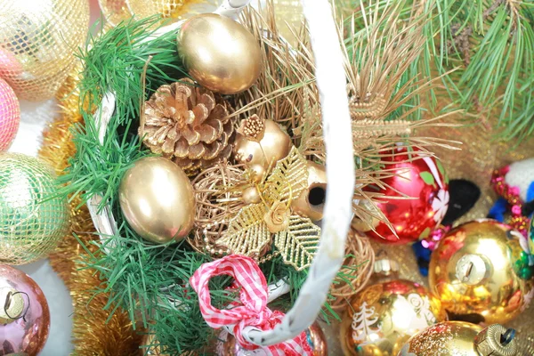 クリスマスの装飾とパニエ — ストック写真