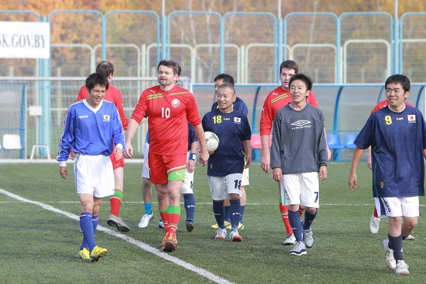 Mecz piłki nożnej przyjazny między sportowych dziennikarzy z Japonii i Białorusi. Mińsk, września 2013 — Zdjęcie stockowe