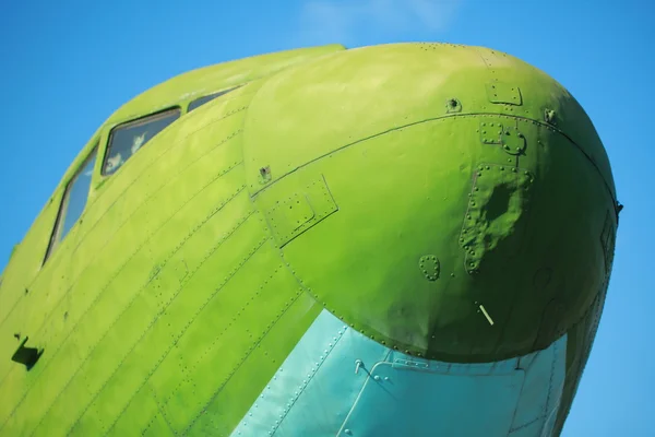 Groene oude Sovjet-vliegtuig — Stockfoto