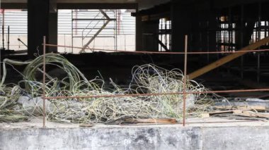 Bir inşaat avlusunda cihazları