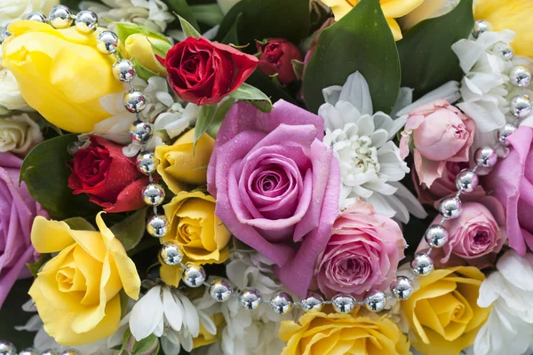 花の美しい花束をお祝い — ストック写真