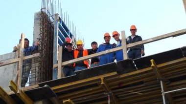 İnşaat alanındaki işçiler