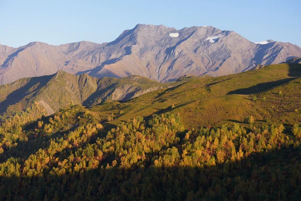 Herbstlandschaft im Kaukasus — Stockfoto