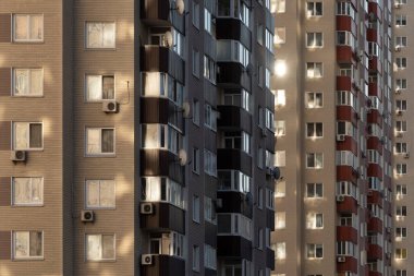 Büyüyen bir şehirde apartman binaları ile soyut mimari arka plan
