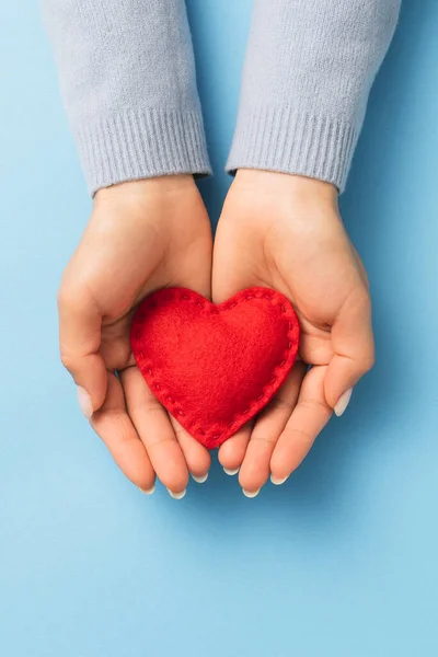 San Valentino Amore Concetto Espressione Con Cuore Rosso Sulle Palme — Foto Stock