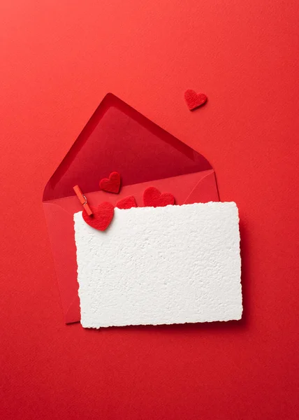 Top View Valentines Day Greeting Card Mockup Envelope Red Background — Stock Photo, Image