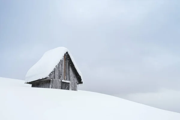 Winter Snowy Landscape Wooden Snow Covered Cabin Hill — Stock Photo, Image