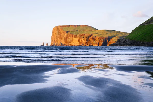 Risin Kellingin Pilhas Mar Luz Sol Poente Paisagem Com Uma — Fotografia de Stock