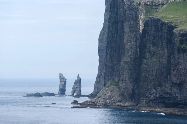 Vista Das Pilhas Mar Risin Kellingin Aldeia Tjornuvik Ilhas Faroé — Fotografia de Stock