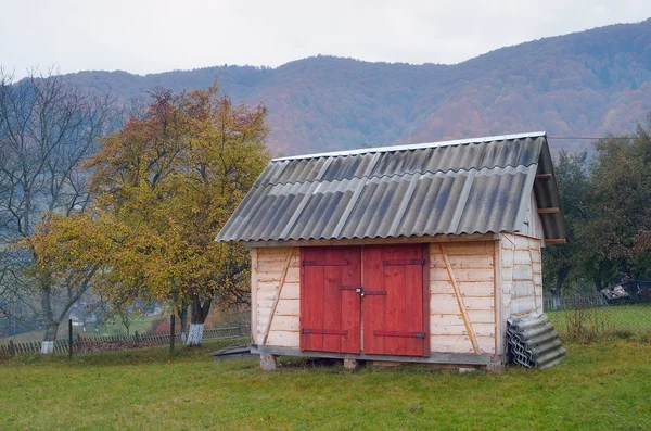 Scheune im Dorf — Stockfoto