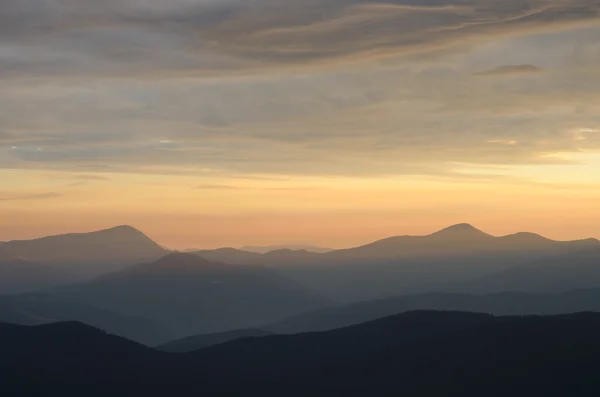 Sabah dağlarda — Stok fotoğraf