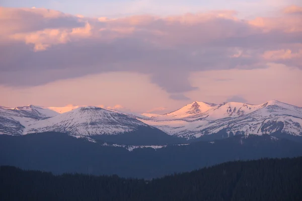 Matin dans les montagnes — Photo