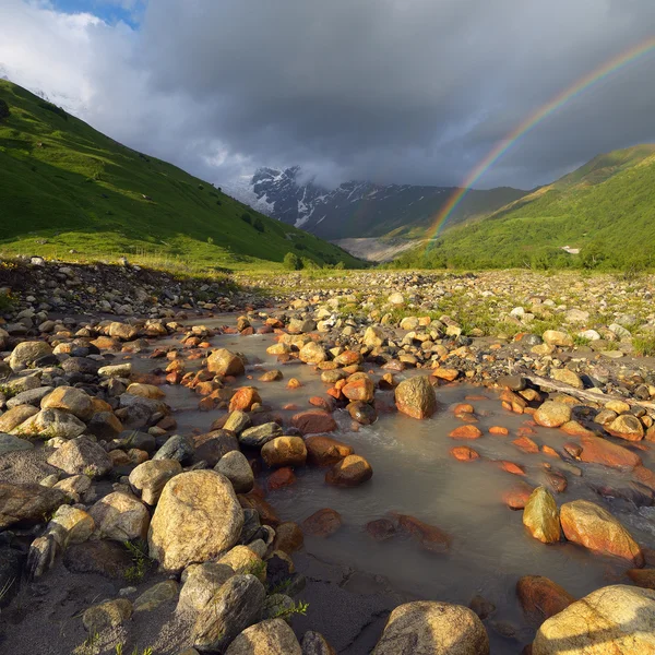 Rainbow in the mountains above the river — Stock Photo, Image