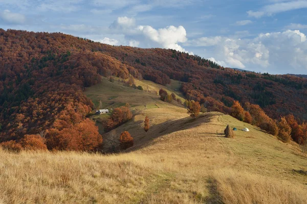 山の村の秋の風景 — ストック写真