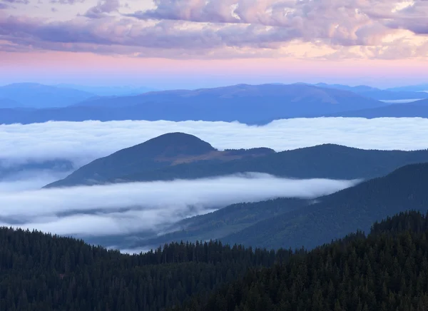 Dawn in the mountains — Stock Photo, Image