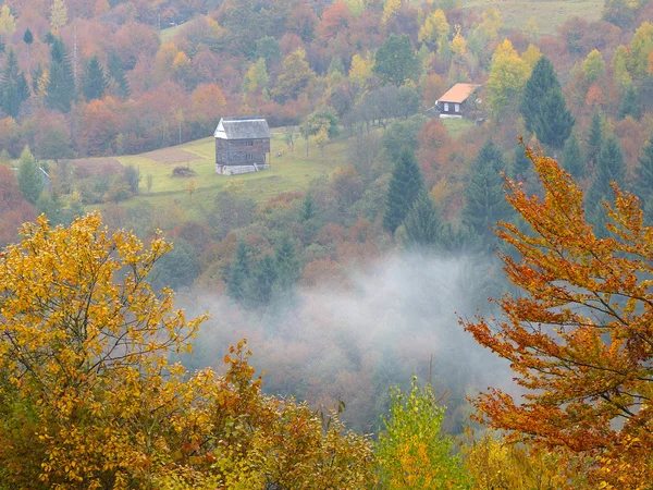 Autumn landscape in a mountain village — Stock Photo, Image