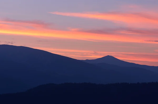 Silhouette of mountains at sunrise — Stock Photo, Image