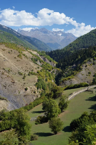 Gürcistan 'daki dağ manzarası — Stok fotoğraf
